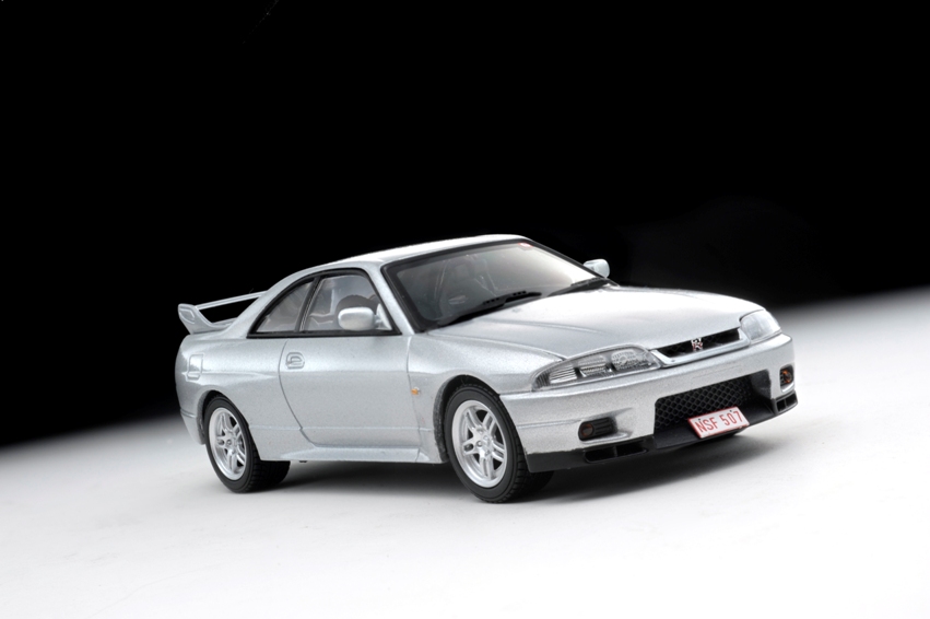 nissan skyline silver