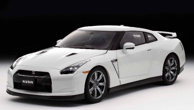 PSD16 46 Revised 118 Nissan GTR Ivory White 08475W 081219 1206